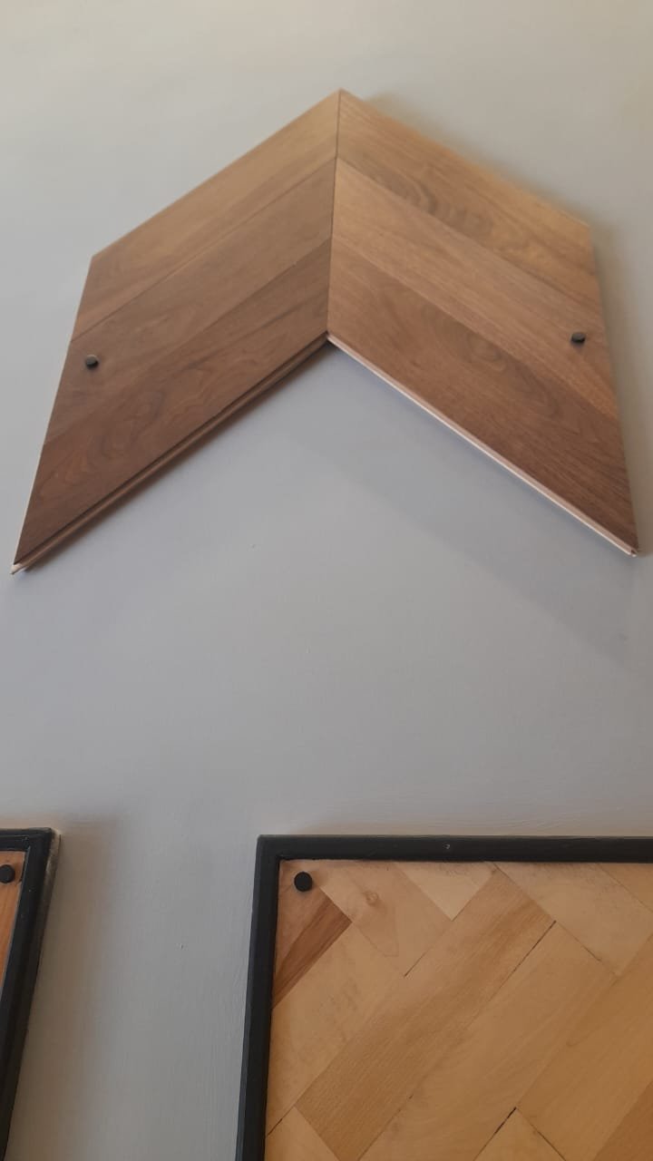 Habillage mural bois en chevrons