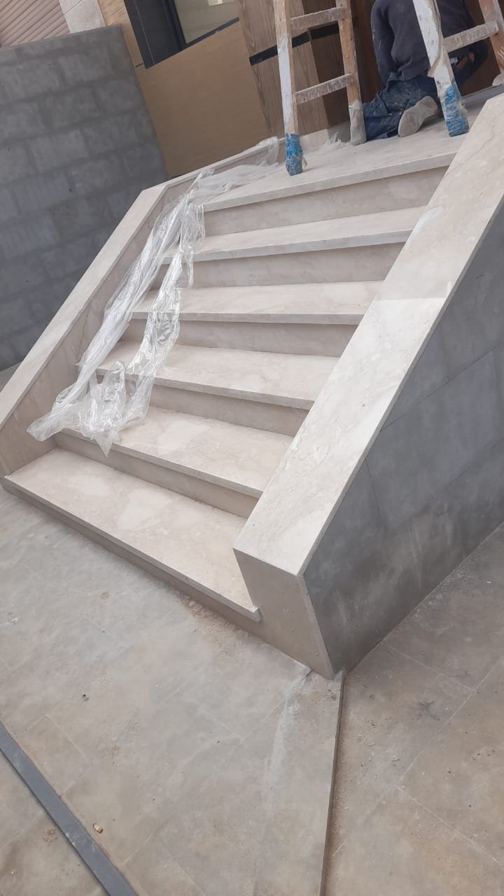 Escalier en marbre, protection en place